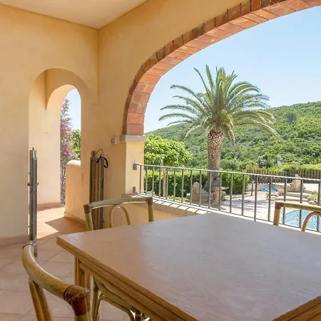 Baragge Hill& Summer Pool *