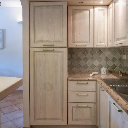 Baragge Hill& Summer Pool 度假居 *